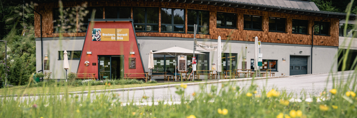 Bruckners Bierwelt Gebäude-Vorderansicht Die Gebäude-Vorderansicht von Bruckners Bierwelt.